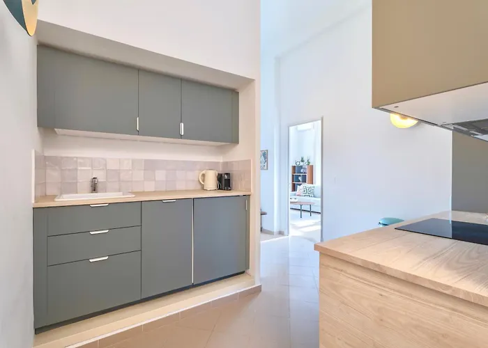 Апартаменти Unique - 6 Personnes - Clim Terrasse Parking Plages *